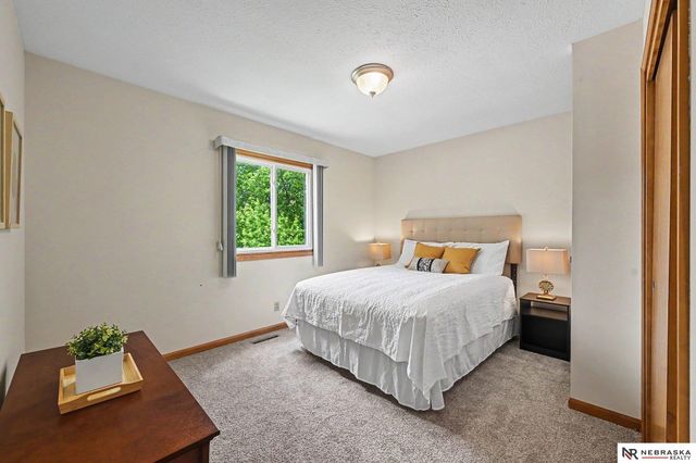 6521 S 108th Avenue, Omaha, NE 68137