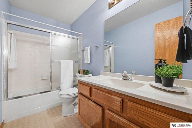 6521 S 108th Avenue, Omaha, NE 68137