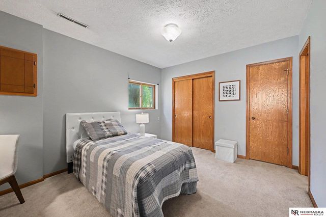 6521 S 108th Avenue, Omaha, NE 68137