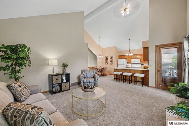 6521 S 108th Avenue, Omaha, NE 68137