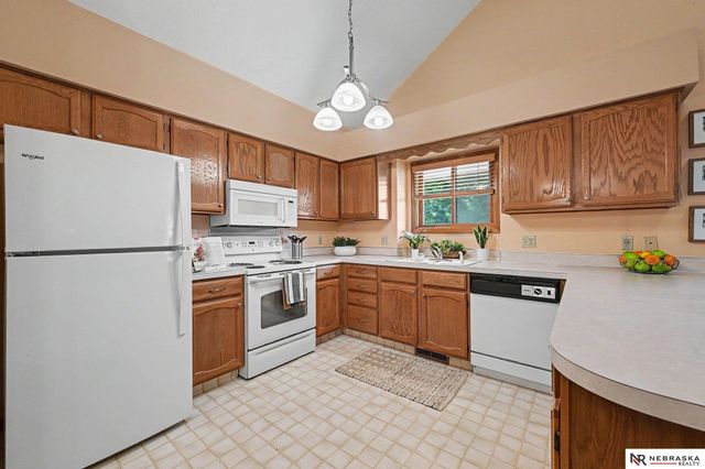 6521 S 108th Avenue, Omaha, NE 68137
