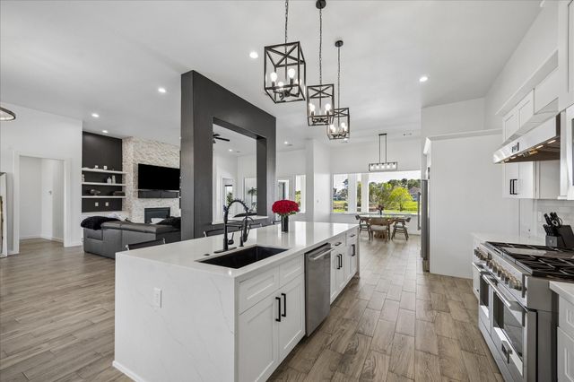 11693 Grandview Drive, Montgomery, TX 77356