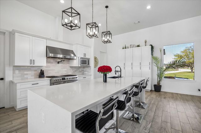 11693 Grandview Drive, Montgomery, TX 77356