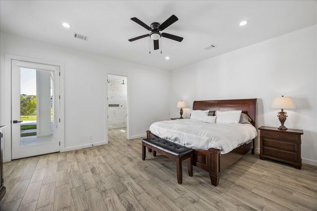 11693 Grandview Drive, Montgomery, TX 77356