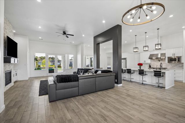 11693 Grandview Drive, Montgomery, TX 77356