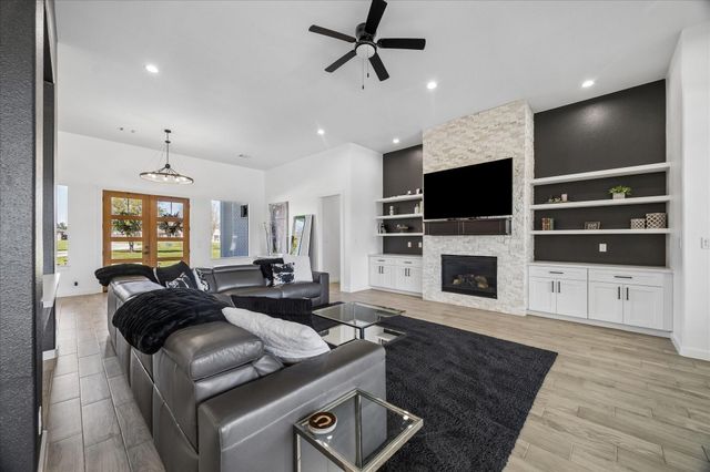 11693 Grandview Drive, Montgomery, TX 77356