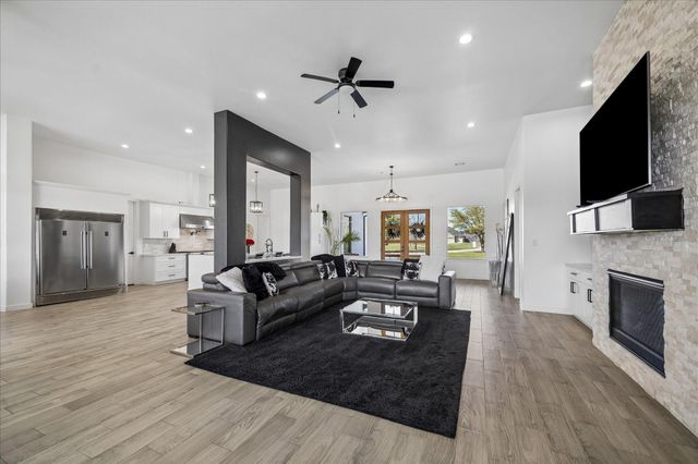 11693 Grandview Drive, Montgomery, TX 77356