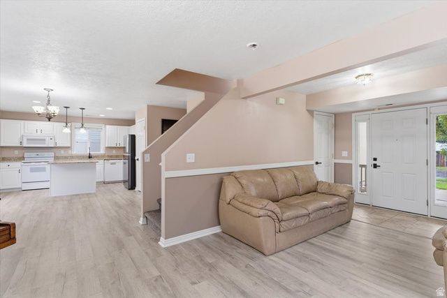 2159 E HAWTHORNE ST, Saratoga Springs, UT 84043