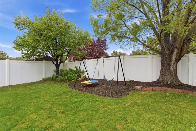 2159 E HAWTHORNE ST, Saratoga Springs, UT 84043