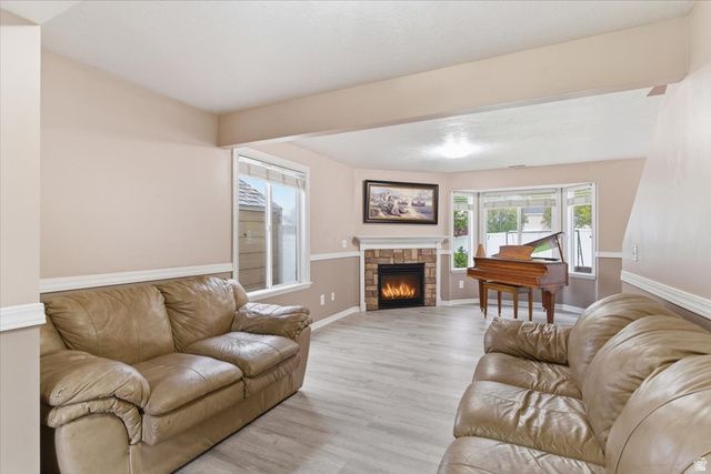 2159 E HAWTHORNE ST, Saratoga Springs, UT 84043