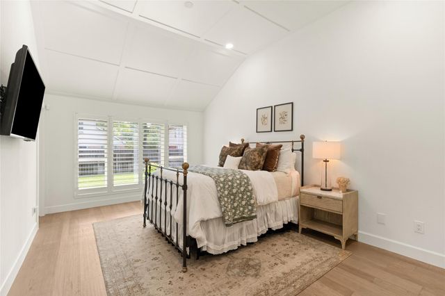14 Lush Meadow Place, The Woodlands, TX 77381