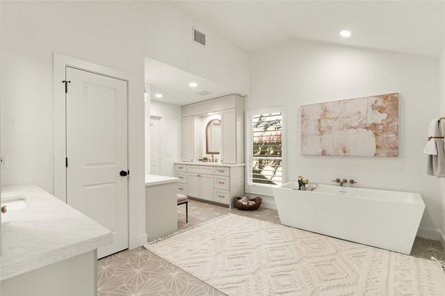 14 Lush Meadow Place, The Woodlands, TX 77381