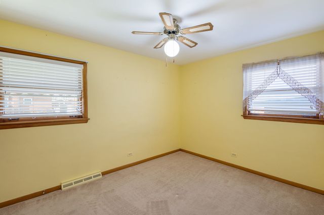 702 Willow Drive, Chicago Heights, IL 60411