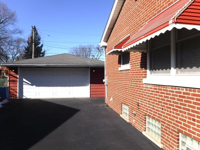 702 Willow Drive, Chicago Heights, IL 60411