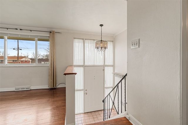 4052 Crestwood Dr, West Deer, PA 15044