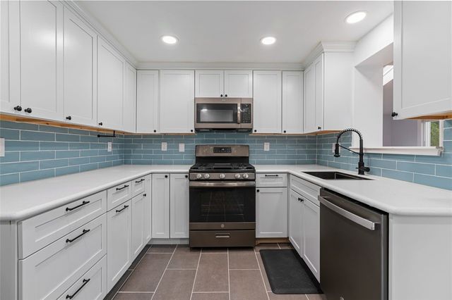 4052 Crestwood Dr, West Deer, PA 15044