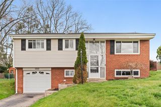 4052 Crestwood Dr, West Deer, PA 15044