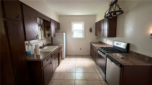 1326 Woodmont Ave, New Kensington, PA 15068