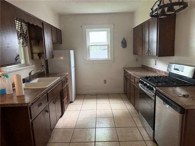 1326 Woodmont Ave, New Kensington, PA 15068