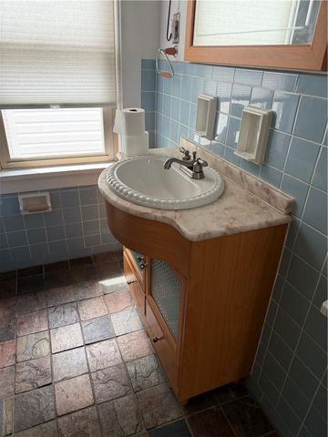 1326 Woodmont Ave, New Kensington, PA 15068