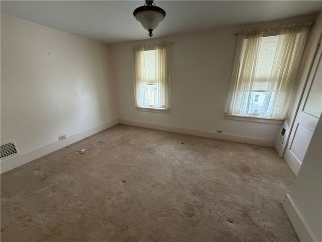 1326 Woodmont Ave, New Kensington, PA 15068