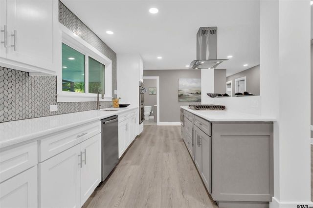 613 Northgate Drive, Lindale, TX 75771