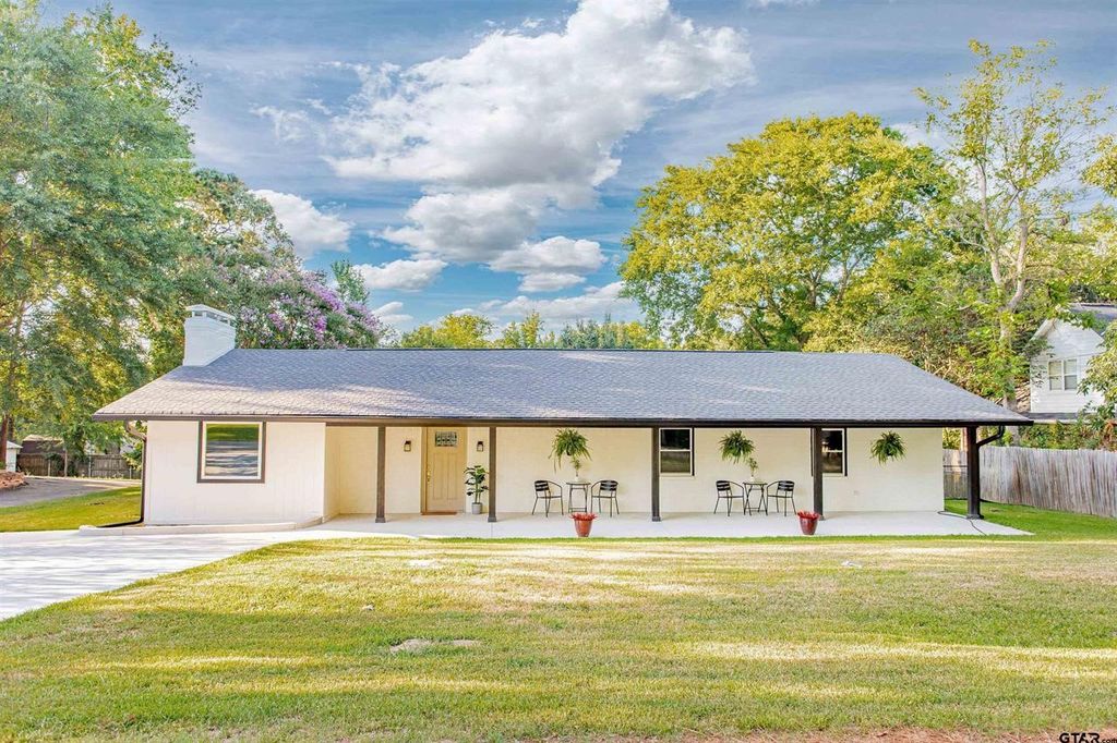 613 Northgate Drive, Lindale, TX 75771