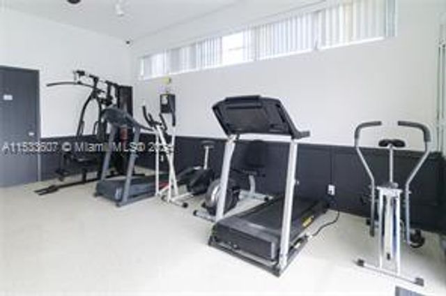 815 SW 10th Terrace 17V, Hallandale Beach, FL 33009