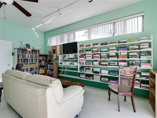 815 SW 10th Terrace 17V, Hallandale Beach, FL 33009
