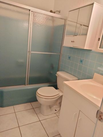 815 SW 10th Terrace 17V, Hallandale Beach, FL 33009