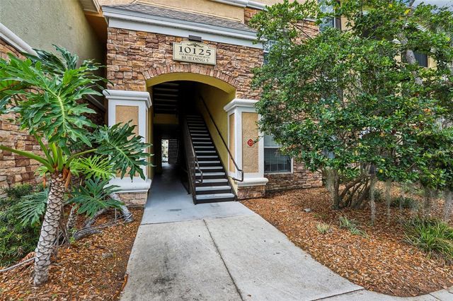 10125 COURTNEY PALMS BOULEVARD 201, Tampa, FL 33619