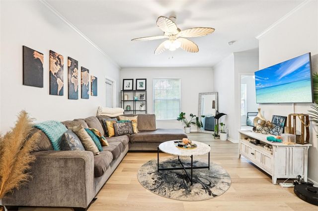 10125 COURTNEY PALMS BOULEVARD 201, Tampa, FL 33619