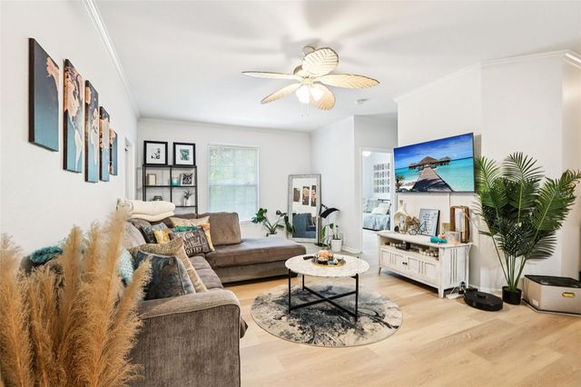 10125 COURTNEY PALMS BOULEVARD 201, Tampa, FL 33619