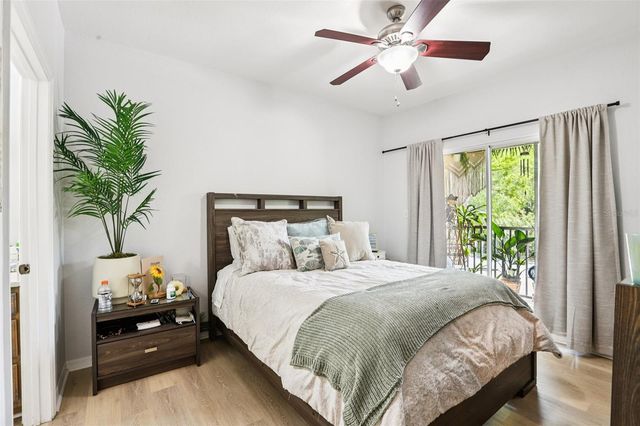 10125 COURTNEY PALMS BOULEVARD 201, Tampa, FL 33619