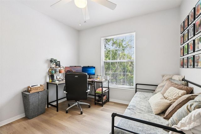 10125 COURTNEY PALMS BOULEVARD 201, Tampa, FL 33619