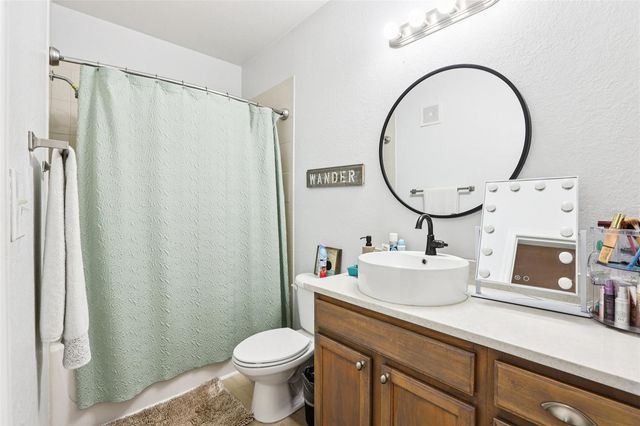 10125 COURTNEY PALMS BOULEVARD 201, Tampa, FL 33619