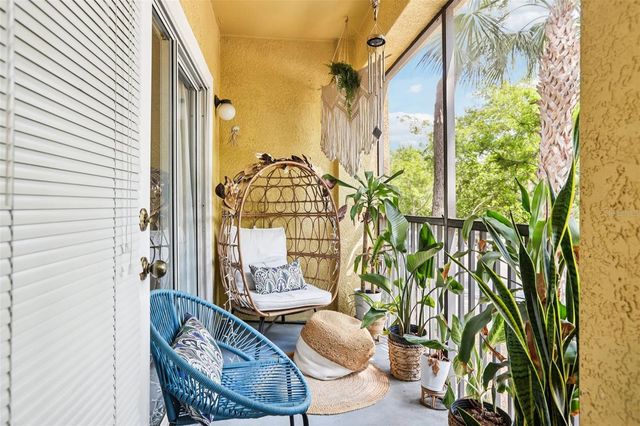 10125 COURTNEY PALMS BOULEVARD 201, Tampa, FL 33619