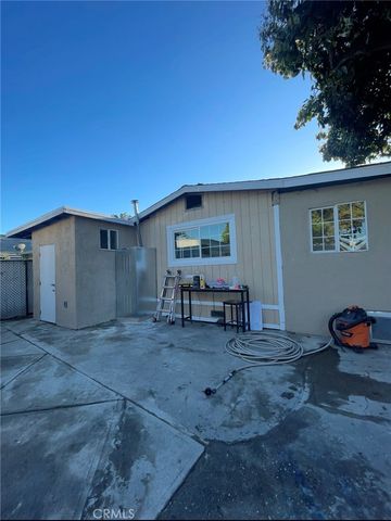 6208 Holmes, Los Angeles, CA 90001