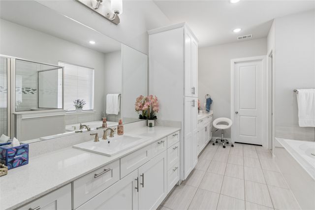 12701 Mercer Parkway, Farmers Branch, TX 75234