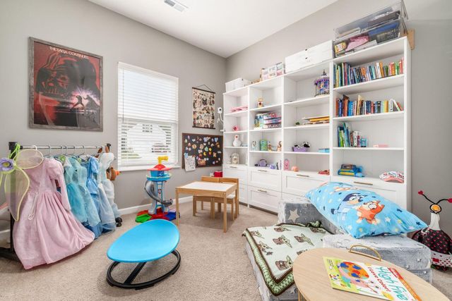 319 Mannaseh Drive W, Granville, OH 43023