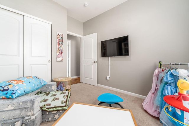 319 Mannaseh Drive W, Granville, OH 43023