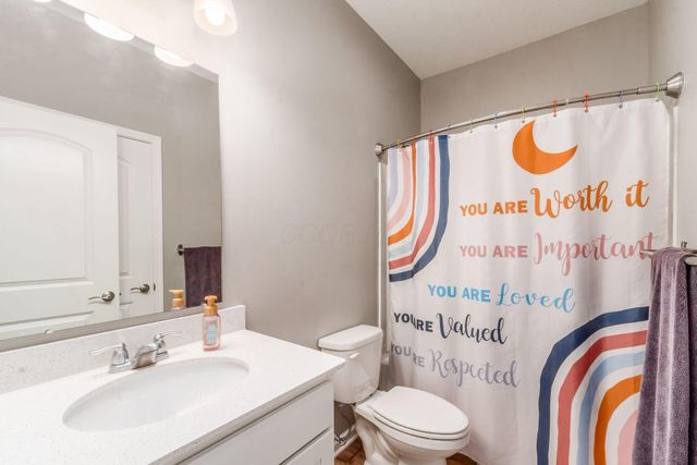 319 Mannaseh Drive W, Granville, OH 43023