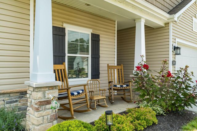 319 Mannaseh Drive W, Granville, OH 43023