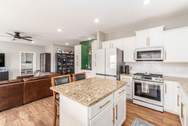 319 Mannaseh Drive W, Granville, OH 43023