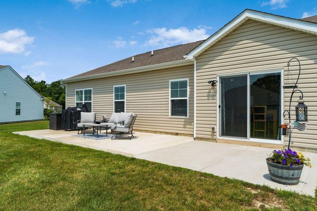 319 Mannaseh Drive W, Granville, OH 43023