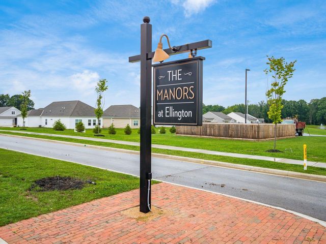 319 Mannaseh Drive W, Granville, OH 43023