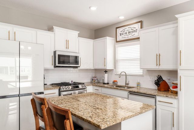 319 Mannaseh Drive W, Granville, OH 43023