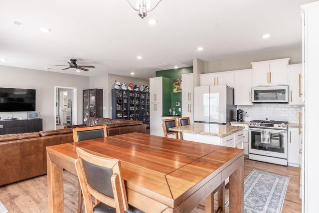 319 Mannaseh Drive W, Granville, OH 43023