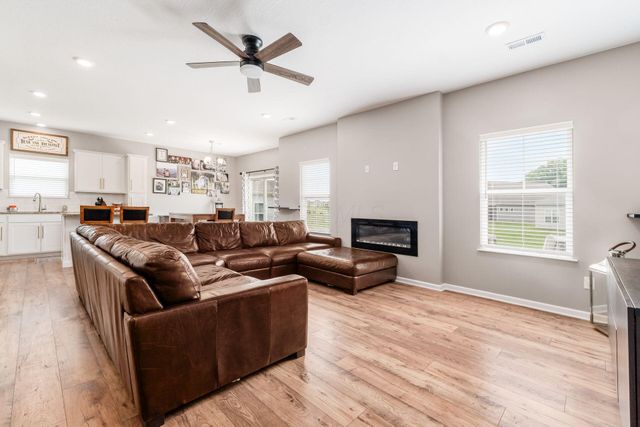 319 Mannaseh Drive W, Granville, OH 43023
