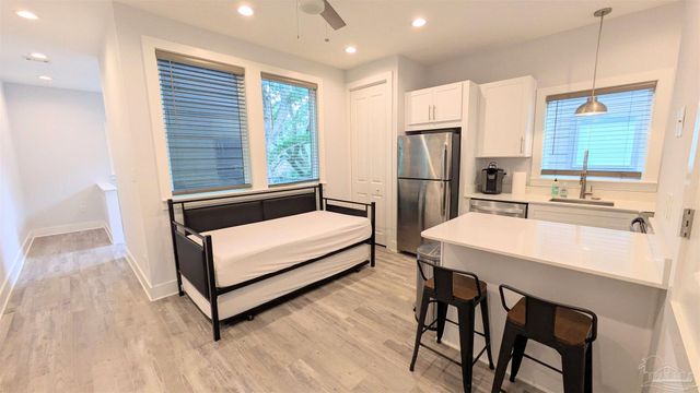 379 Clubbs St, Pensacola, FL 32502